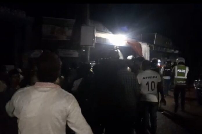 হবিগঞ্জে টর্চ জ্বালিয়ে ‍দুই পক্ষের সংঘর্ষ, আহত ৫০