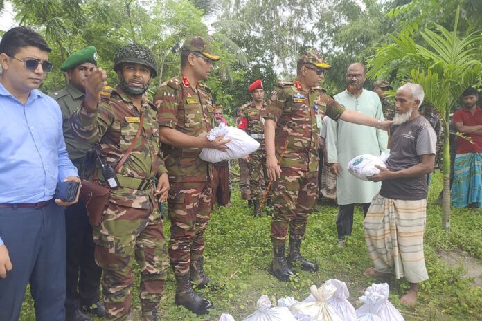 বন্যায় ক্ষতিগ্রস্থ বাঁধ ও সড়ক মেরামতে সেনাবাহিনী