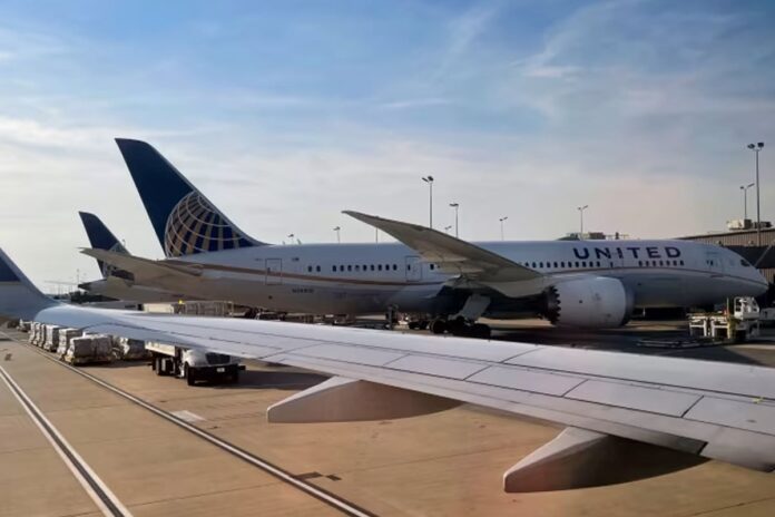 যুক্তরাষ্ট্রে মাঝ আকাশে বিমানের ইঞ্জিন বিকল, মে ডে ঘোষণা করে জরুরি অবতরণ