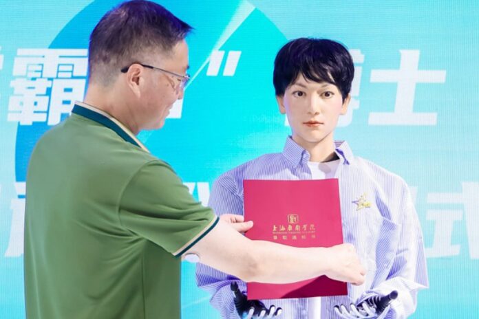 1754722110-067c009a41bad09a0a6bfdbb3d6f97ad চীনের বিশ্ববিদ্যালয়ে পিএইচডিতে ভর্তি হলো রোবট!