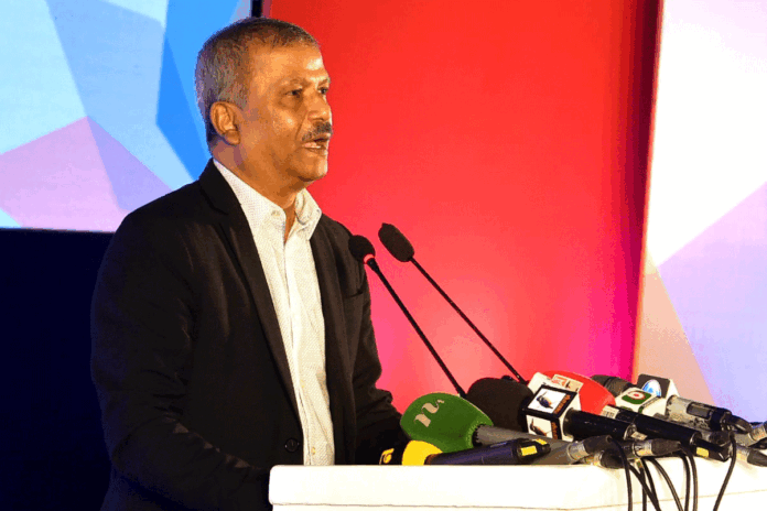 মানুষ বিরক্ত ও নিরূপায় হয়ে চিকিৎসা নিতে বিদেশে যায়: আসিফ নজরুল