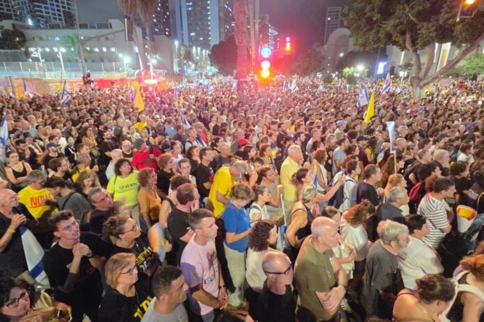 গাজা যুদ্ধ বন্ধের দাবিতে বিক্ষোভে উত্তাল ইসরায়েল