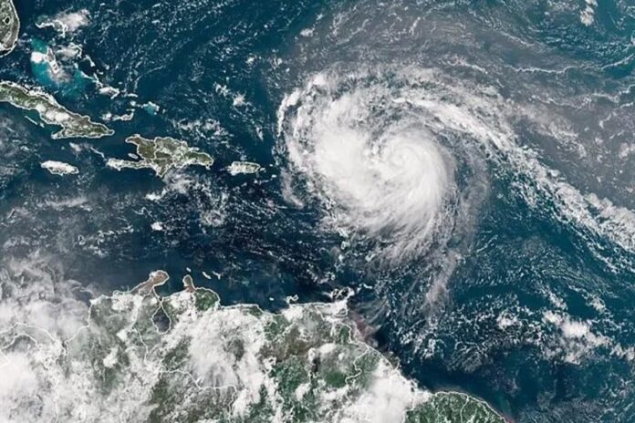 1755475989-62bf1edb36141f114521ec4bb4175579 ক্যারিবিয়ান অঞ্চলের দিকে ধেয়ে আসছে শক্তিশালী ঘূর্ণিঝড়