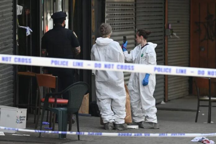 1755482466-810df62e83f6eaa169eb847c4791c4dc নিউইয়র্কে ক্লাবে বন্দুকধারীর গুলিতে নিহত ৩