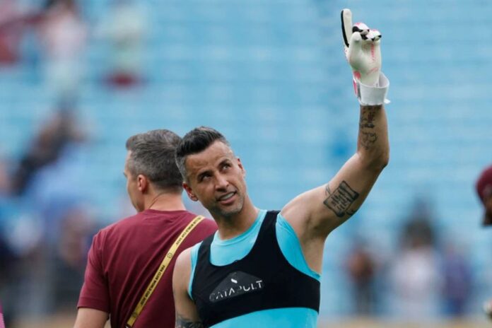 1755485937-8785a7cdb14227a83d01ce0279892775 পিটার শিল্টনের ১৩৯০ ম্যাচের রেকর্ড ছুয়ে ফেললেন ৪৫ বছরের ফ্যাবিও