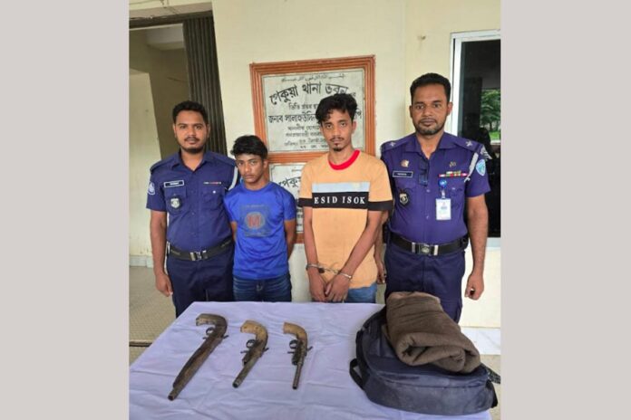 1755490846-0dff6725e5c44524c6ea07404372eca8 পেকুয়ায় অস্ত্রসহ আটক ২