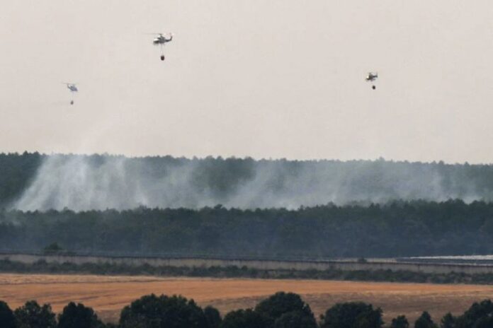 স্পেনে ২৪ ঘণ্টায় দাবানলে পুড়ে গেছে আরও ৩০ হাজার হেক্টর জমি