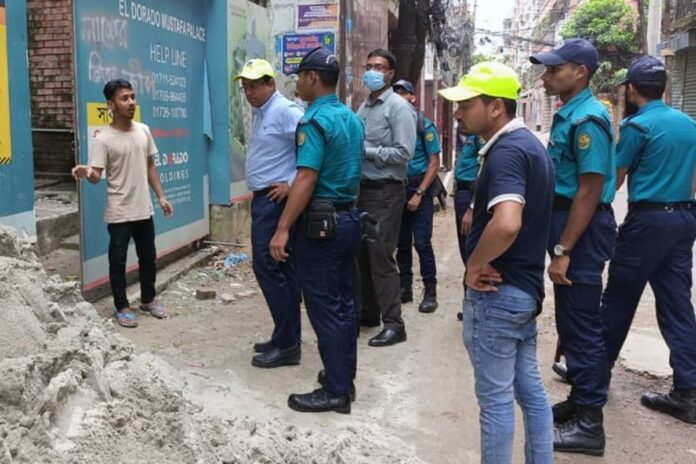 1755610511-bc94b30b81f8e880cc91960607991012 দেশজুড়ে অভিযানে ১২২০ কেজি নিষিদ্ধ পলিথিন জব্দ