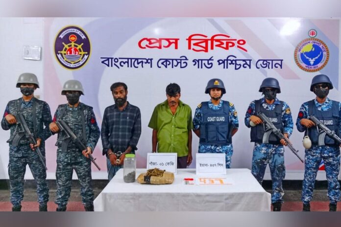 ইয়াবা ও গাঁজাসহ দুই মাদক ব্যবসায়ী আটক