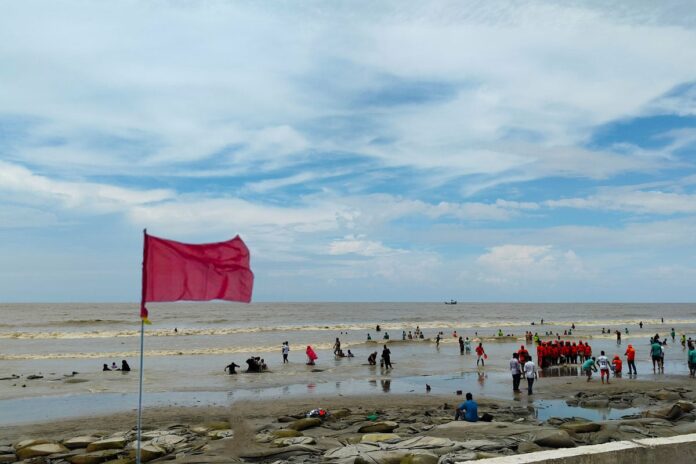 1755666423-613ce0c8596706ee2fceb01da10c3a83 চার সমুদ্রবন্দরে ৩ নম্বর সতর্কসংকেত