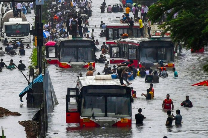 মুম্বাই ও মহারাষ্ট্রে বৃষ্টি-বন্যায় ৬ জনের মৃত্যু, নিখোঁজ ৫