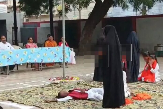 1755687196-3afe6384886431aa4cc30123fbd91948 গুজরাটে বোরকা পরা ছাত্রীদের ‘সন্ত্রাসী’ হিসেবে দেখানো নিয়ে বিতর্ক