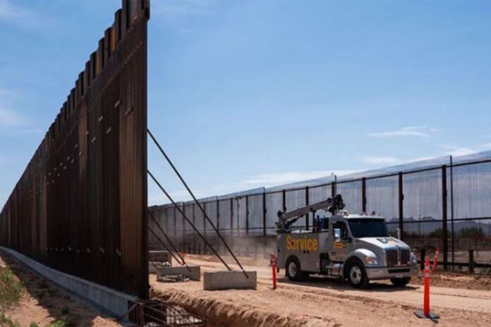 ট্রাম্পের ‘অনুরোধে’ মেক্সিকো সীমান্তপ্রাচীরে কালো রং করা হবে