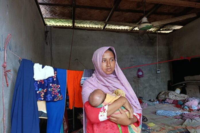 দ্বিতীয় বারের মতো সন্তান বিক্রি করতে চান কুমিল্লার এক মা, আসল ঘটনা কি?