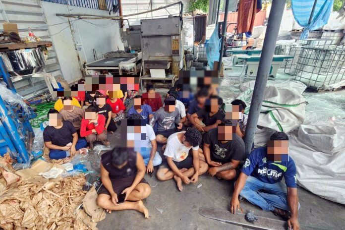 মালয়েশিয়ায় বাংলাদেশিসহ ৯৪ অভিবাসী আটক