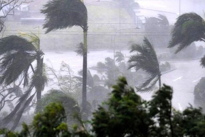 রাতে ৬০ কি.মি. বেগে ঝড় ও বজ্রসহ বৃষ্টির আভাস