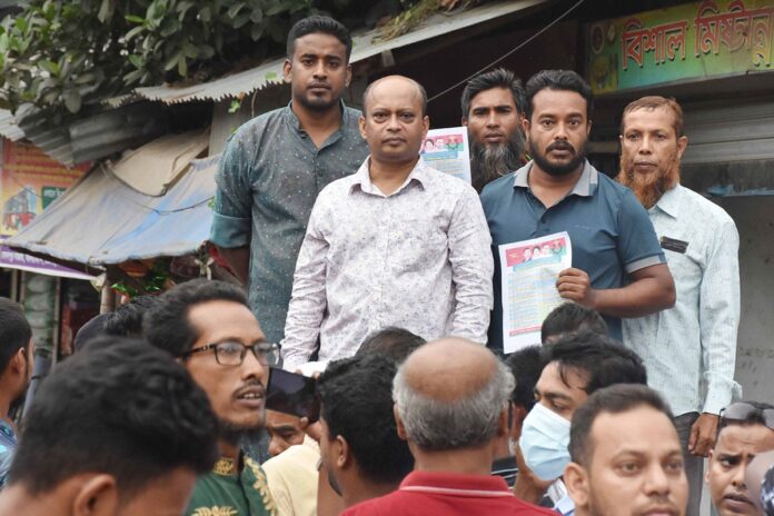 1756473105-60d52573439a913324122672095658d0 বালিয়াকান্দিতে বিএনপির লিফলেট বিতরণ