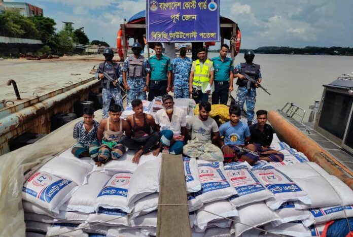 খাদ্য সামগ্রীসহ ৭ পাচারকারী গ্রেফতার