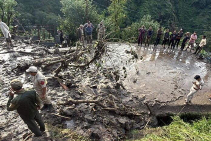 1756550968-f9a07b0db391b6cef9c05adb0549ace9 জম্মু-কাশ্মীরে বন্যা ও ভূমিধসে কমপক্ষে ১১ জনের মৃত্যু