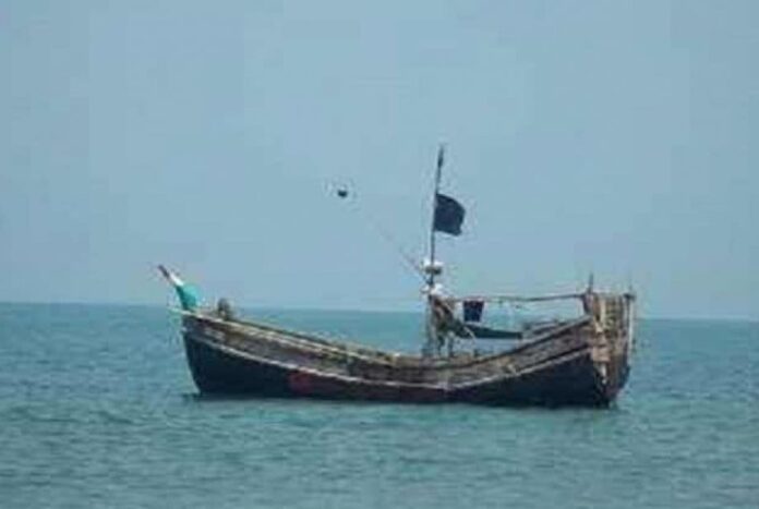 তিনটি ফিশিং বোটসহ ১৮ জনকে ধরে নিয়ে গেছে আরাকান আর্মি