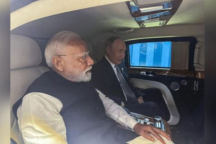 চীন সফর, মোদির সঙ্গে একই গাড়িতে চড়তে চেয়েছেন পুতিন