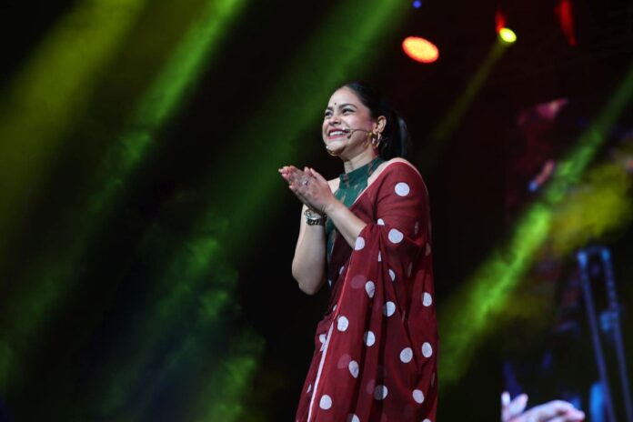 মুম্বাইয়ের রাস্তায় হামলার শিকার বলিউড অভিনেত্রী