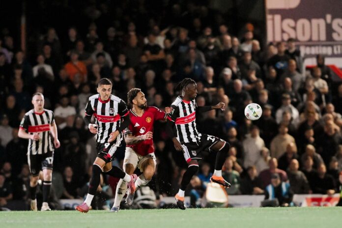 এক মিনিটের ভুলে বড় অঙ্কের জরিমানা ইংলিশ ক্লাবের