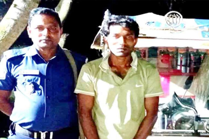 দিনাজপুরে ইজিবাইক ছিনতাই, গ্রেফতার ১