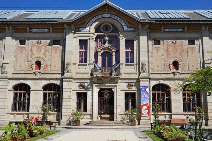 ফ্রান্সের জাদুঘর থেকে ৯৫ লাখ ইউরোর চীনামাটির বাসন চুরি