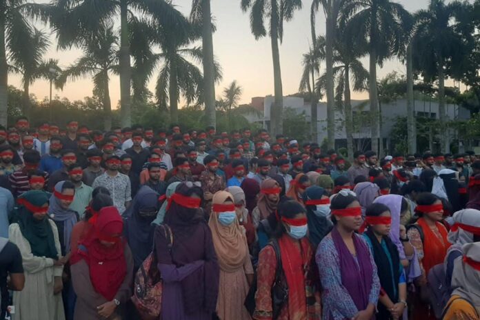 1756996407-8bb0eab9bdccfe4e73de78c5ffb98756 ‘রেড মার্চ ফর জাস্টিস’-এ মৌন মিছিল করলো বাকৃবি শিক্ষার্থীরা