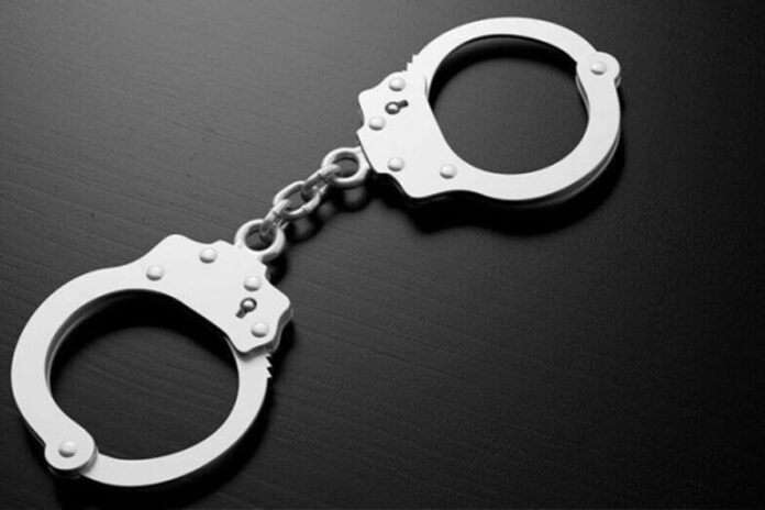 1757047696-2f952cec27ecc3627e9a33421117df01 রংপুরে মাদকসহ চা-দোকানি গ্রেপ্তার