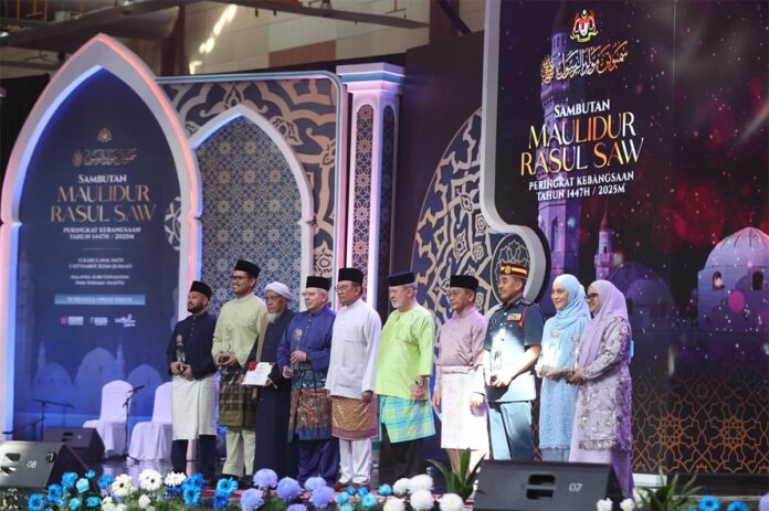 1757050810-0331f1beab22fb6d25616fda3a99b07b মালয়েশিয়ায় নানা আয়োজনে উদযাপিত হচ্ছে ঈদে মিলাদুন্নবী (সা.)