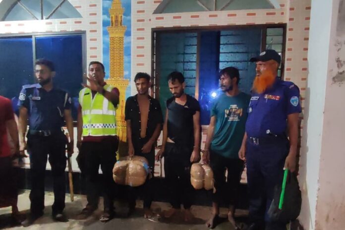 বুড়িচংয়ে ১০ কেজি গাঁজাসহ তিন মাদক কারবারি আটক