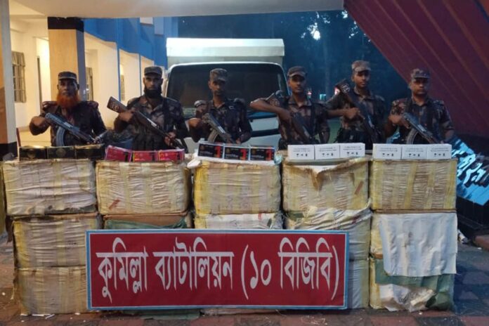 1757141757-0b3379177637db998967ba89635bab30 কুমিল্লায় সীমান্তে ৫ কোটি টাকার ভারতীয় মোবাইল ডিসপ্লে জব্দ