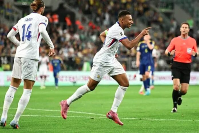 1757145909-4267a9065cc0b2cb5a2994dca9d0dbc0 দুর্দান্ত গোলে অঁরির রেকর্ড ছুঁলেন এমবাপ্পে, ফ্রান্সের স্বস্তির জয়