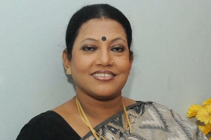 1757876659-032b2cc936860b03048302d991c3498f বাবা-মায়ের কবরে সমাহিত ফরিদা পারভীন