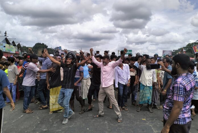 ভাঙ্গায় তৃতীয় দফা অবরোধের দ্বিতীয় দিন চলছে