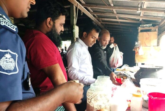 1757937334-a8e5dc50effe8b4ea299a5044f9bc87c বগুড়ায় অস্বাস্থ্যকর পরিবেশে খাবার উৎপাদন, স্নিগ্ধ বেকারিকে জরিমানা