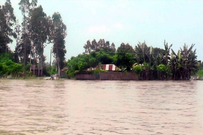 কুড়িগ্রামে নদ-নদীর পানি হুহু করে বাড়ছে, বন্যার শঙ্কা