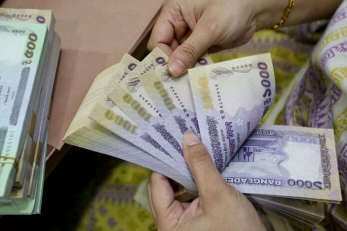 1757947815-1c88ab346f9fac5d1d874d592cd6c3fa তিন মাসে কোটিপতি বেড়েছে ৬ হাজার