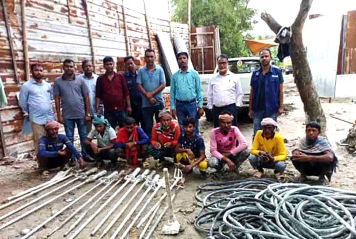 কুমিল্লায় চুন কারখানায় অবৈধ গ্যাস সংযোগ, ৮ শ্রমিক কারাগারে