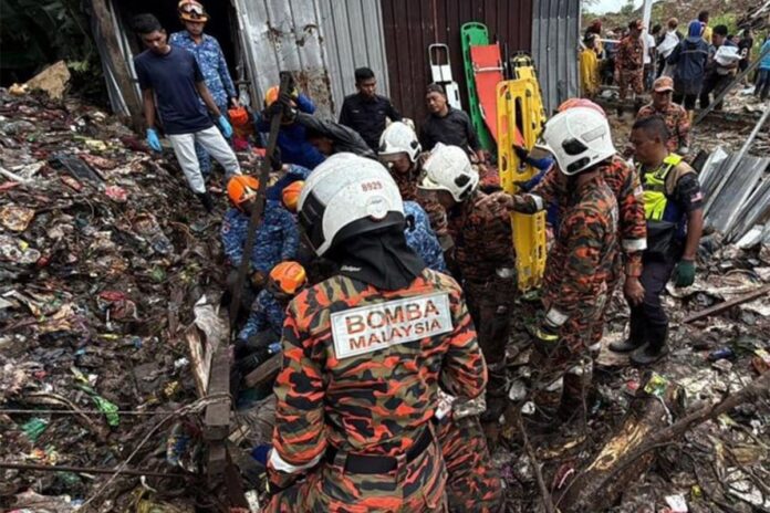 মালয়েশিয়ায় ভূমিধসে শিশুসহ নিহত ১৩