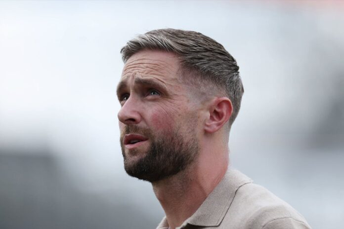 আন্তর্জাতিক ক্রিকেট থেকে অবসরের ঘোষণা ওকসের