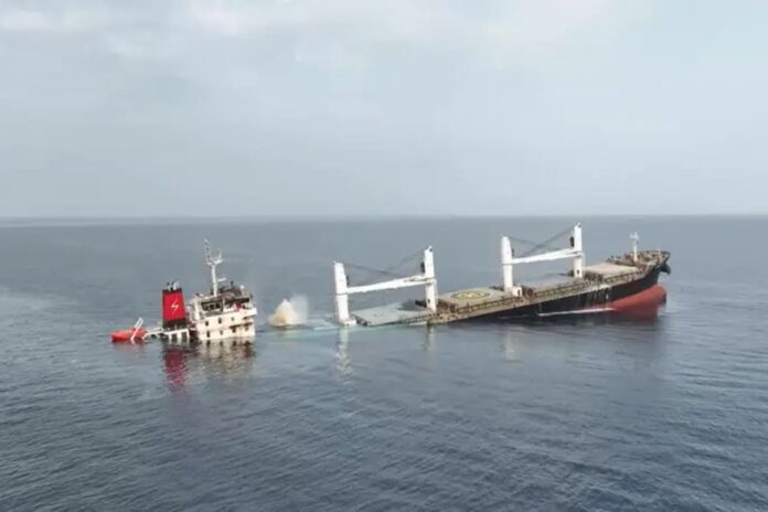 যুক্তরাষ্ট্রের ১৩ কোম্পানির ওপর হুতি বিদ্রোহীদের নিষেধাজ্ঞা