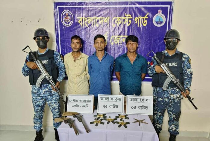 মহেশখালীতে অস্ত্র ও গোলাবারুদসহ তিন সন্ত্রাসী আটক