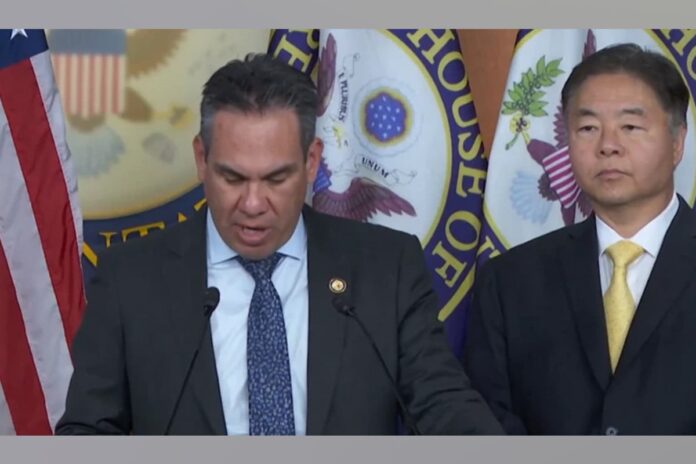 সাত লাখ ফেডারেল কর্মীকে ছাঁটাইয়ের শঙ্কা, শাটডাউন এড়ানোর উপায় দেখছে না যুক্তরাষ্ট্র