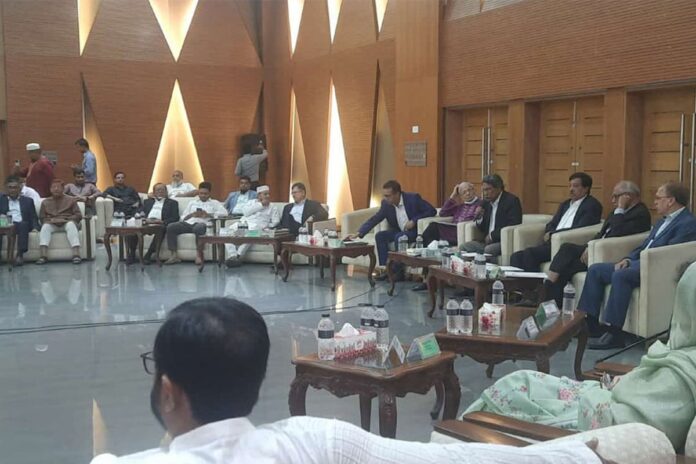 জুলাই সনদ : রাজনৈতিক দলের সঙ্গে ঐকমত্য কমিশনের আলোচনা চলছে