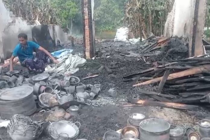খাগড়াছড়িতে আগুনে ১৯ দোকান পুড়ে ছাই