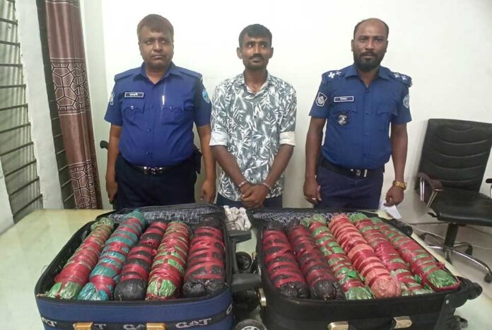 মানিকছড়িতে যৌথবাহিনীর অভিযানে গাঁজাসহ আটক ১