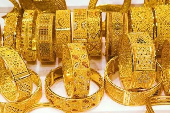 1759764258-ac28f7a6b0f3c050dcb0eeaf237e84c4 স্বর্ণের দামে রেকর্ড, ভরি ছাড়াল দুই লাখ টাকা